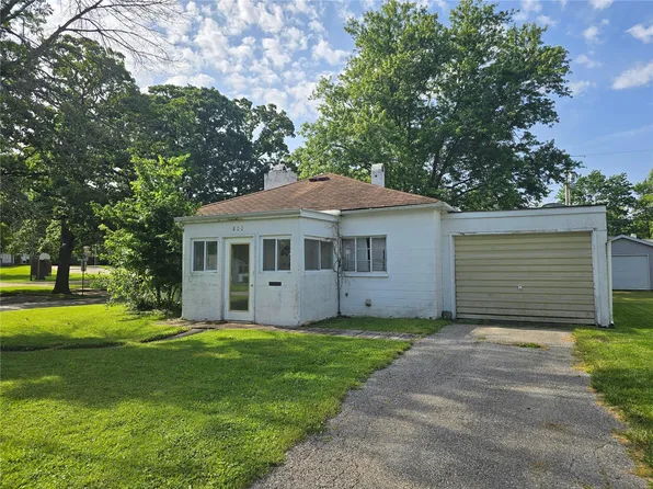800 W Fairground Ave, Hillsboro, IL 62049