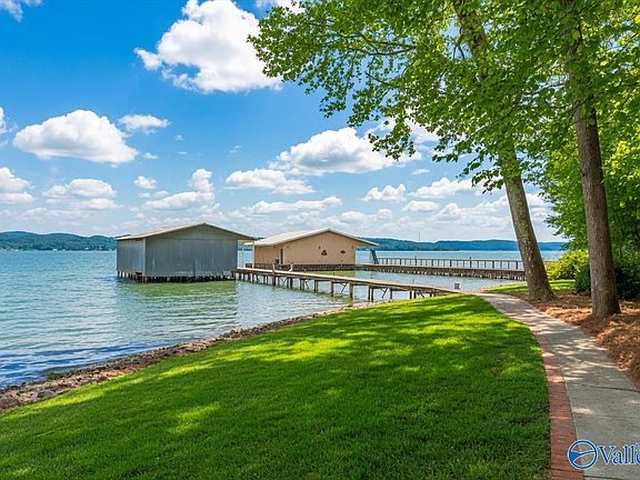 4th image of 29 Lake Breeze Dr