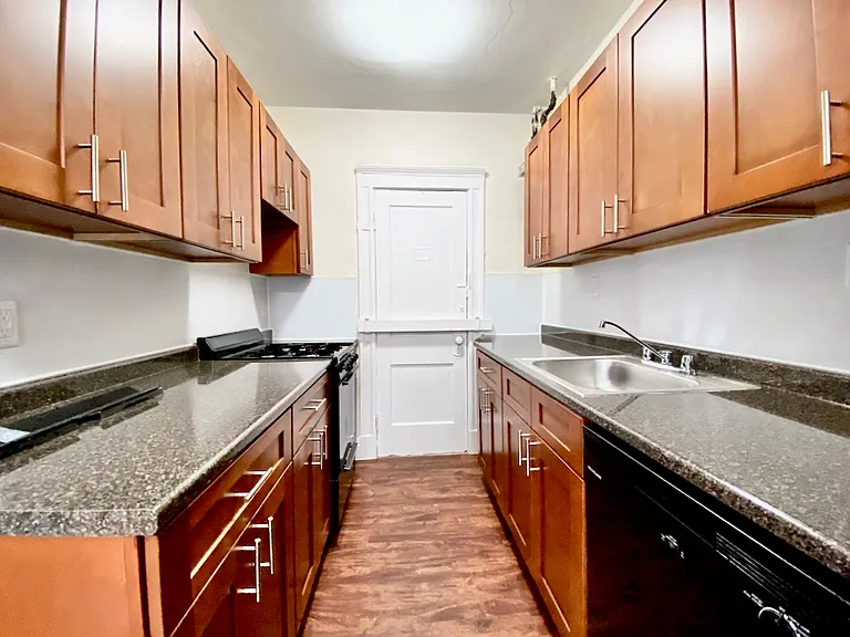 58 Queensberry St #12A — Photo 6