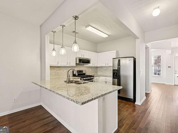 3rd image of 1363 Penhurst Dr