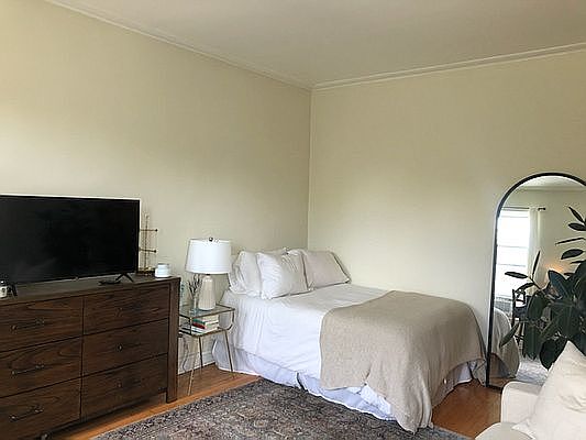 3rd image of 44 Garden Pl APT 3B