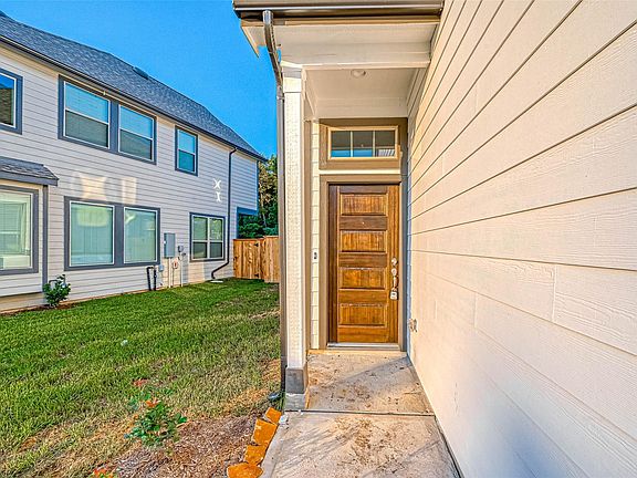 3rd image of 493 Long Leaf Pine Dr