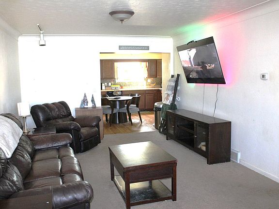 4th image of 811 Prospect St