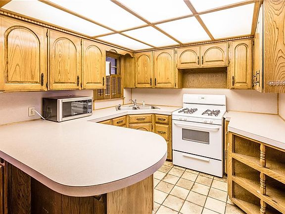 3rd image of 103 Sunset Cir