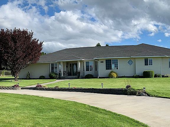 3rd image of 3811 Southlake Dr