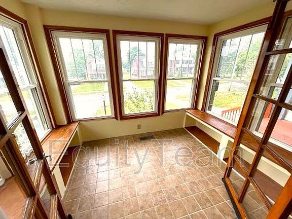 4th image of 4020 Saint Martins Pl