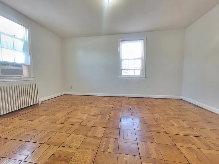 739 N Oakland St — Photo 6