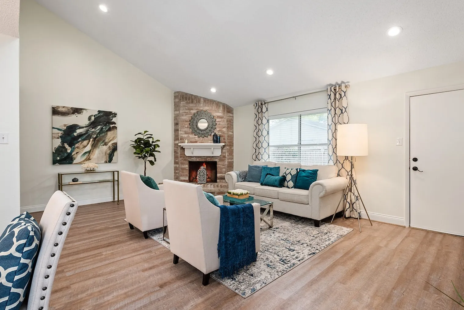 3 bed, 2.0 bath, $4,374 — Photo 2