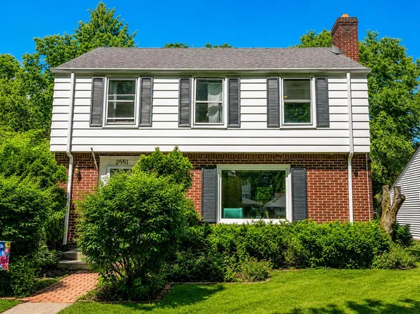 2551 N 94th STREET, Wauwatosa, WI 53226
