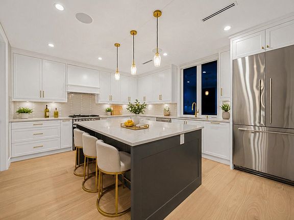 4th image of 8408 17th Ave #1