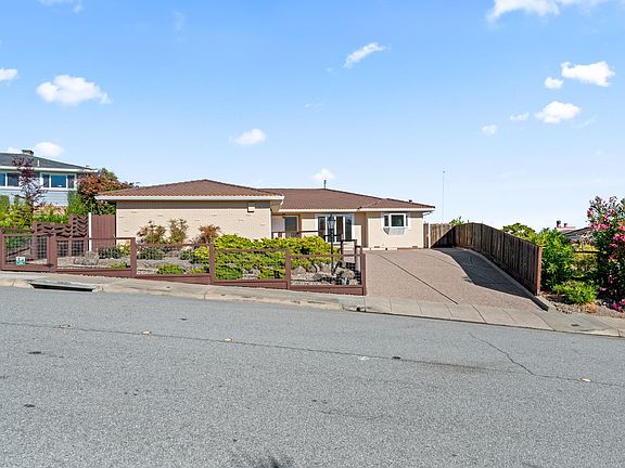 3rd image of 2808 Las Piedras Dr