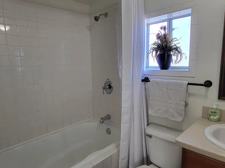 712 E Pierce St #5 — Photo 8