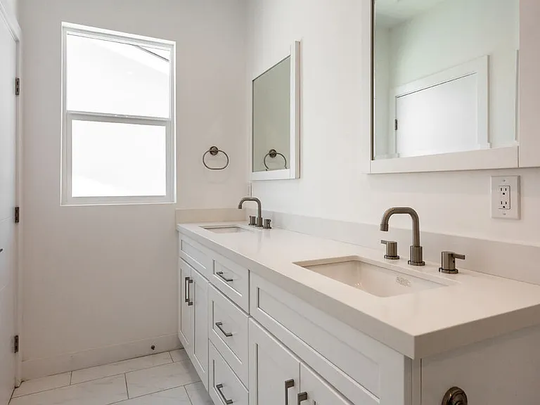 3946 S Budlong Ave #1/2 — Photo 30