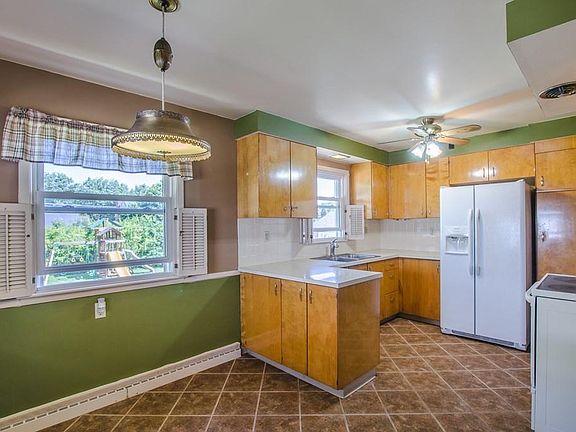 4th image of 528 Broadview Ave