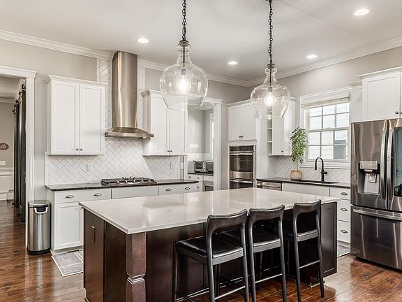5th image of 7816 Straits Ln