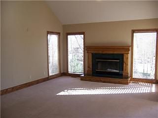 4th image of 813 Cottonwood Pl