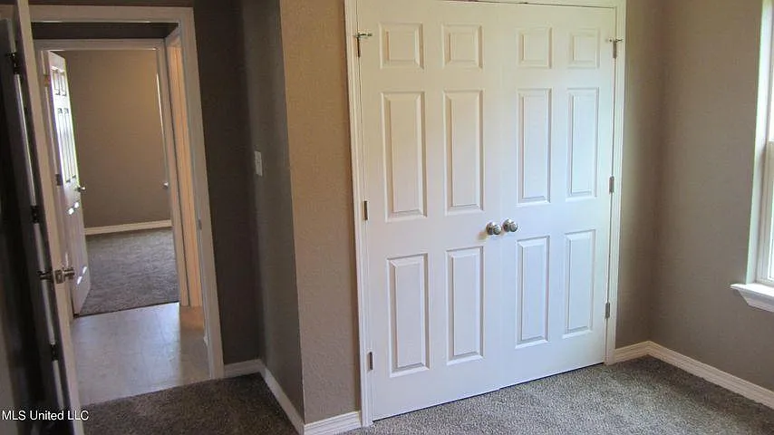 17317 Avondale Cir — Photo 2