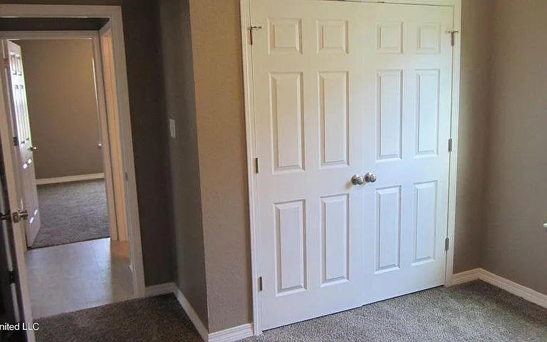 17317 Avondale Cir — Photo 2