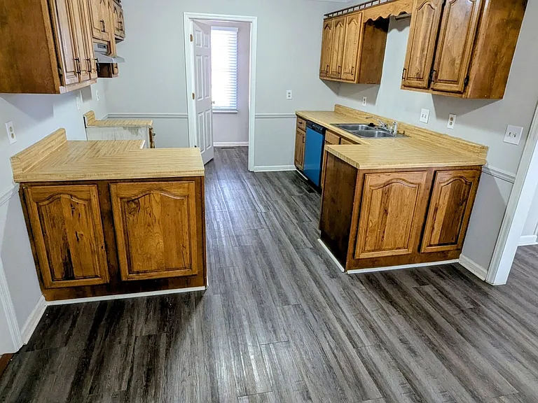 502 Irongate Blvd — Photo 10