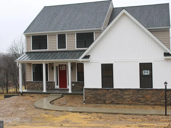 3520 Royal Valley Ln, Hellertown, PA 18055