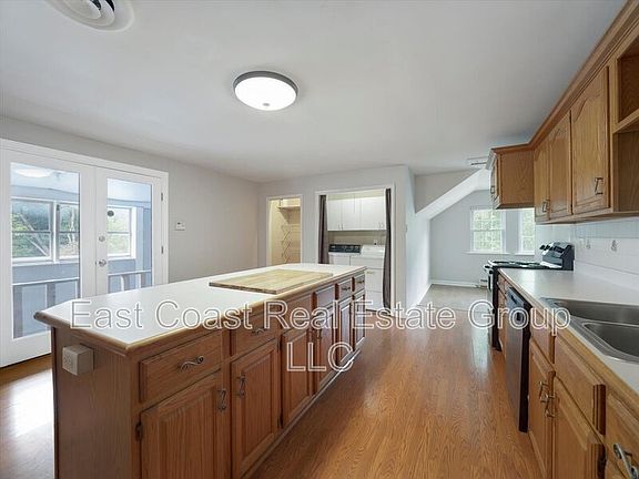5th image of 13628 Pennsylvania Ave APT 35