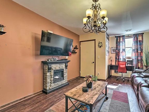 3rd image of 3045 Evaline Ave #3045