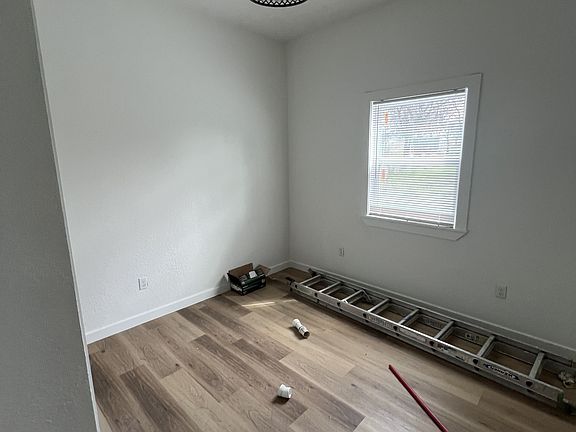 5th image of 525 W Washington Ave