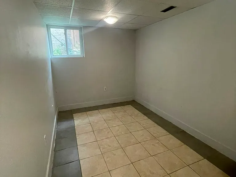 501 Thorndale Dr — Photo 5