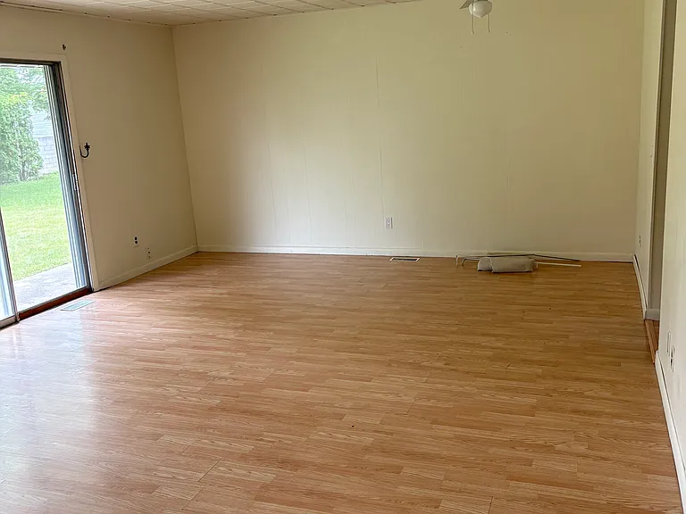 1140 Eastwood Dr — Photo 7