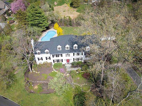 3rd image of 1 Saint Andrews Ct