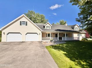 301 Liberty Ln, West Unity, OH 43570
