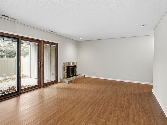 3rd image of 2103 Melrose Dr APT A
