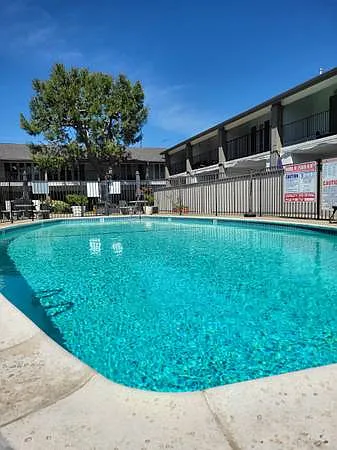 Empire Apartments — Photo 8