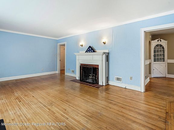 5th image of 44 Terrace Avenue