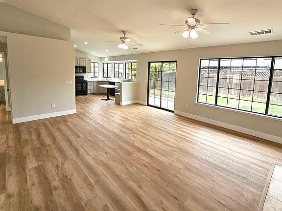 4th image of 825 N Manzanita Street