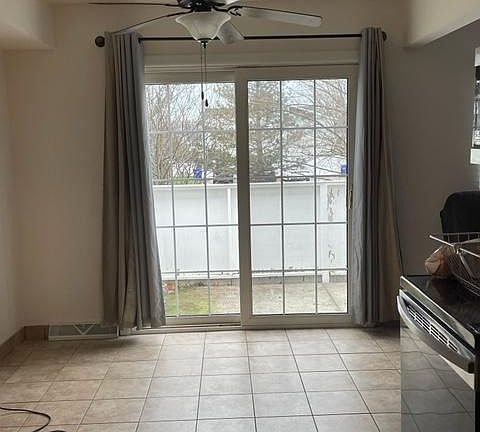 Patio door in kitchen/dining