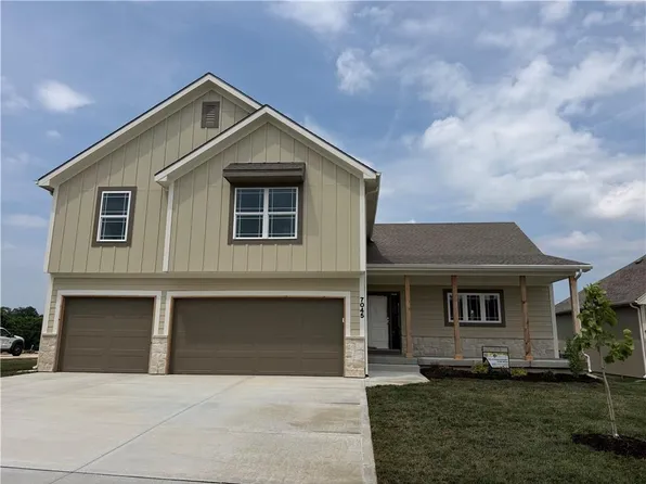 7045 NW Yulich Ct, Kansas City, MO 64152