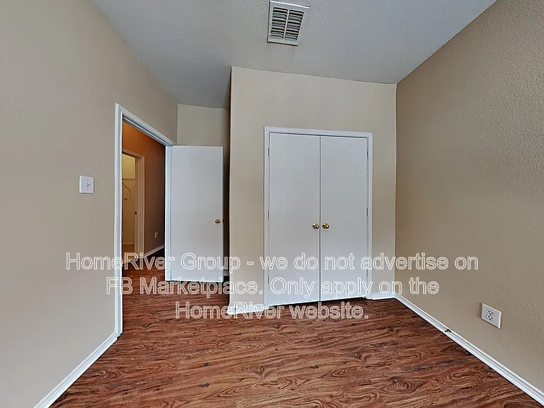 1046 Warbler — Photo 14