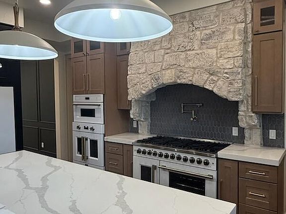 3rd image of 3 Turnberry Dr
