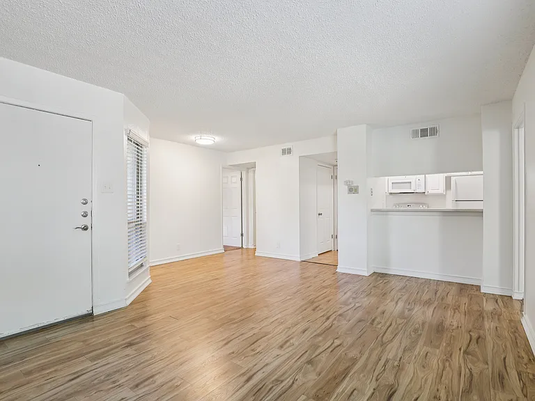 Wolfe Run Apartments — Photo 40