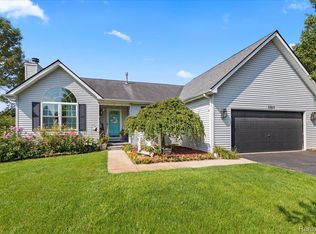 9327 Huron Park Dr, Brighton, MI 48116