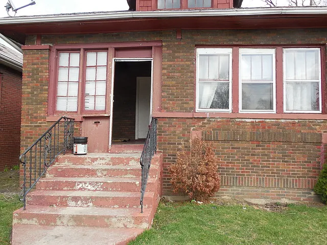 15205 Marshfield Ave photo 1