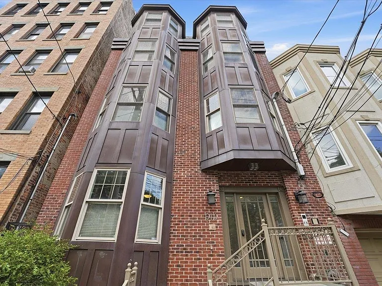 610 Madison St #1 — Photo 1