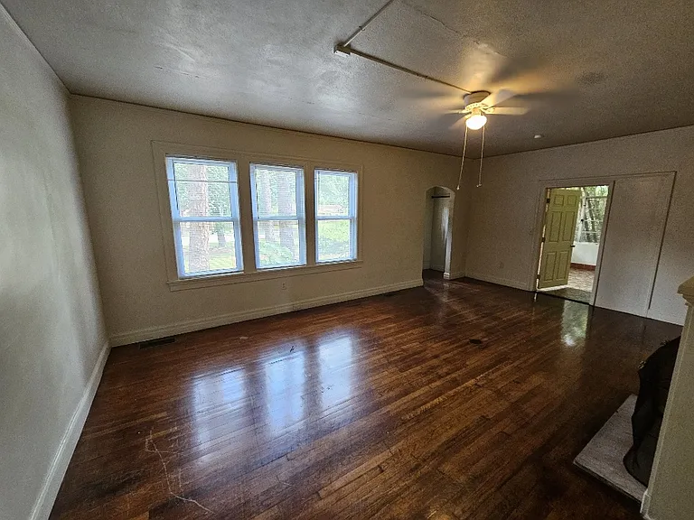 327 N Main St — Photo 19
