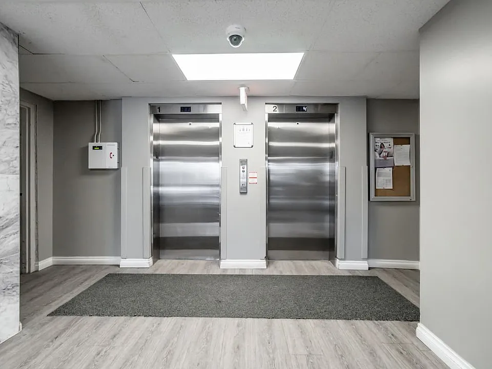 492 Springbank Dr