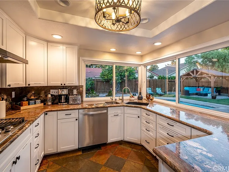409 W Sierra Dr — Photo 5