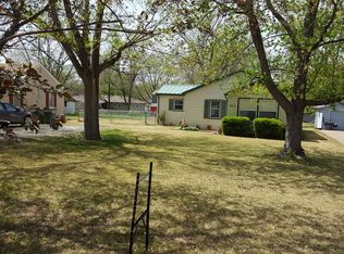 905 Weaver St, Emporia, KS 66801