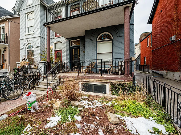 66 Mackenzie Cres #MAIN FL — Photo 4
