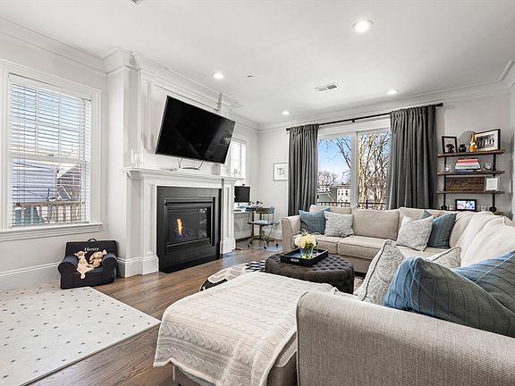2nd image of 844 E 4th St APT 3