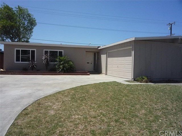 Single Story, almost like new. New roof, carpets, inside & outside paint, new kitchen, new bathrooms